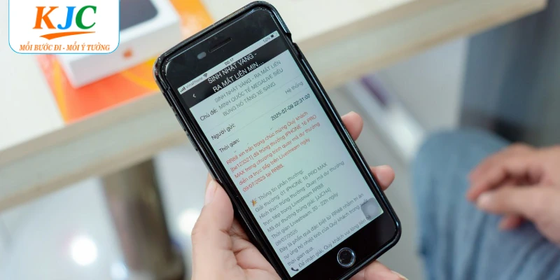 Cơn mưa quà tặng tri ân cộng đồng dịp sinh nhật RR88