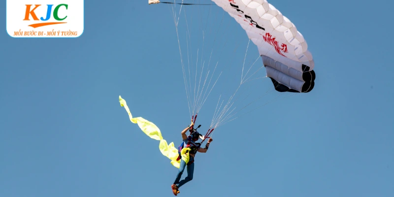 Dịch vụ trải nghiệm du lịch miễn phí - trọn gói bay dù lượn KJC